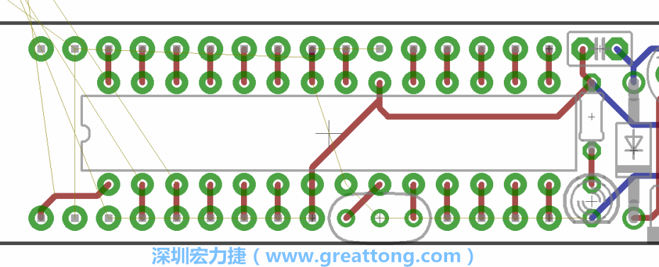 諧振器應(yīng)擺放在ATmega微控制器的針腳8、9和10旁邊，在共鳴器和微控制器中間的高頻信號(hào)線應(yīng)該要愈短愈好，此外，其它的信號(hào)線應(yīng)該要遠(yuǎn)離這個(gè)區(qū)域且配置在諧振器的下方，這樣做是為了防止不必要的無(wú)線電波干擾。