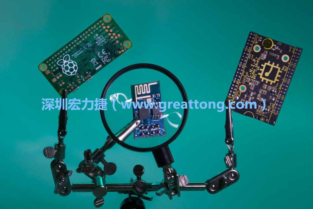 A Raspberry Pi Zero、ESP8266和CHIP。