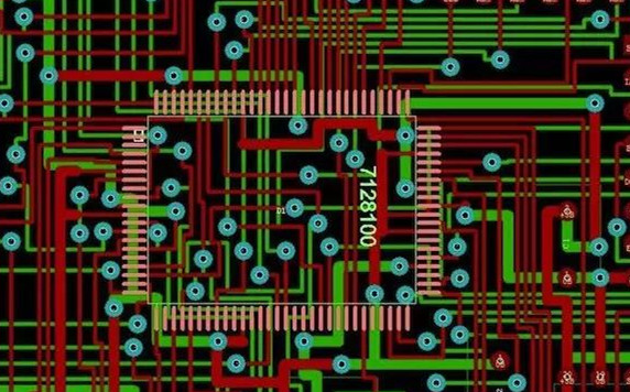 圖1：兩種PCB模型的部分電路。頂圖：傳統(tǒng)設計版本。
