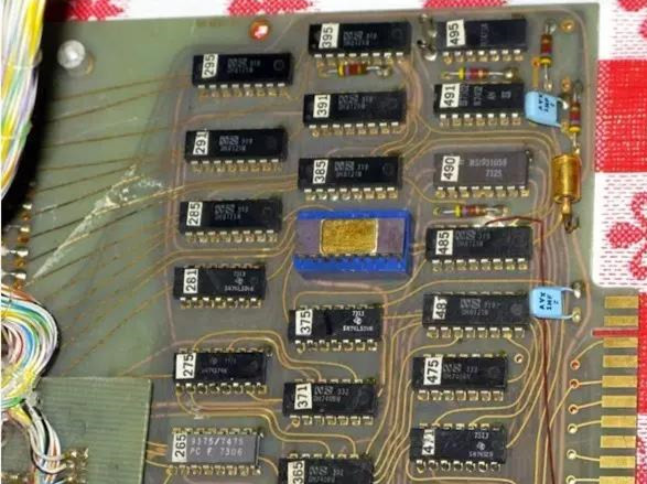 1972年開發(fā)的一塊基于Intel 8008的計算機中的印刷電路板。(資源來源：DigiBarn計算機博物館)