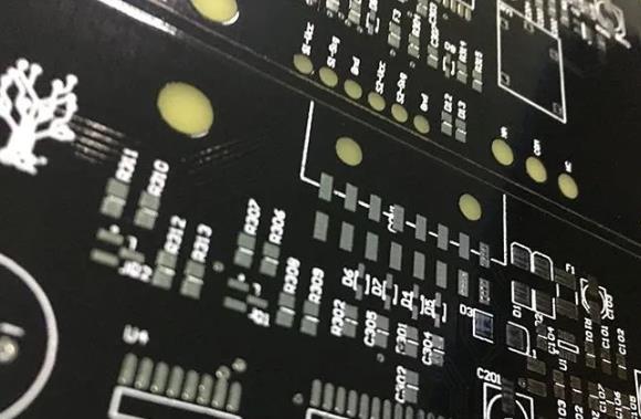 如何確定PCB的基板材料？
